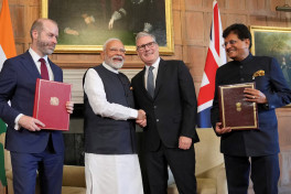 Britain and India sign free trade pact during Modi visit-PHOTO 
