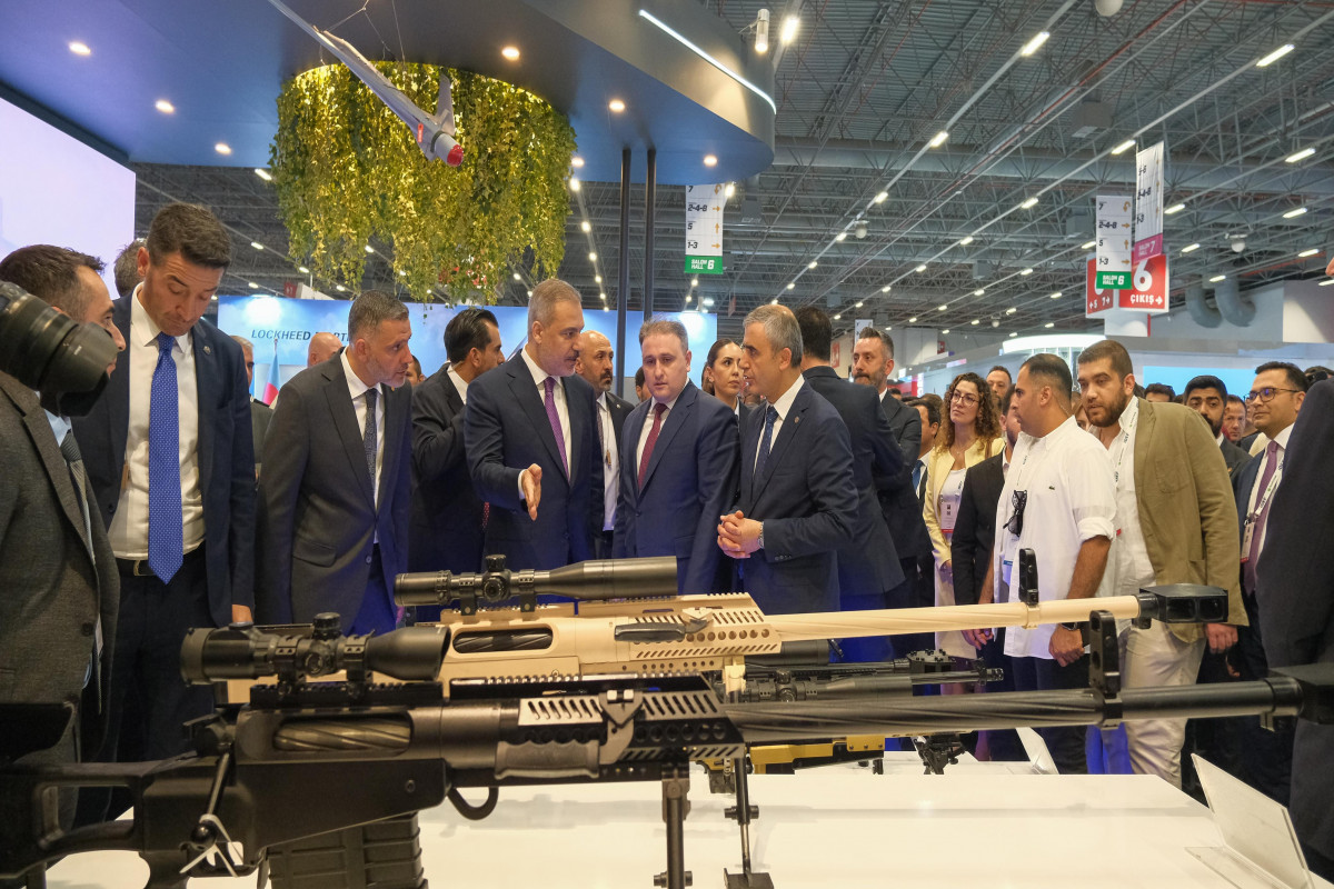 Hakan Fidan and Selçuk Bayraktar visit Azerbaijan’s defense industry booth at IDEF 2025
