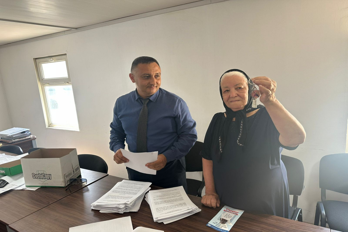Azerbaijan relocates another group of former IDPs to Jabrayil city, families receive house keys -PHOTO 