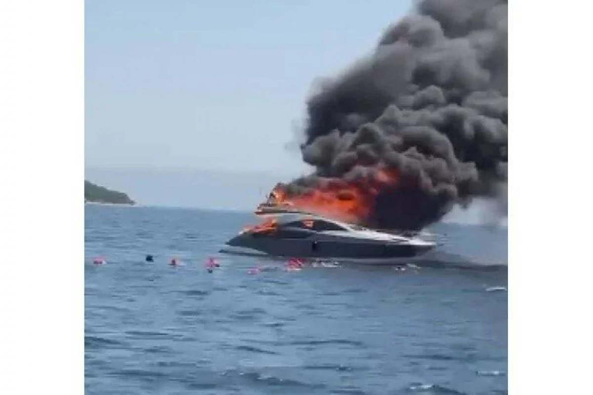 Boat carrying 12 people on board catches fire in Istanbul -VIDEO 