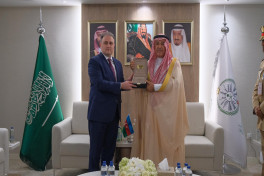 Hakan Fidan and Selçuk Bayraktar visit Azerbaijan’s defense industry booth at IDEF 2025