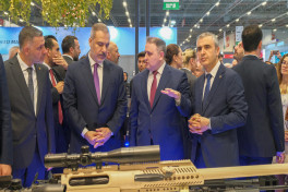 Hakan Fidan and Selçuk Bayraktar visit Azerbaijan’s defense industry booth at IDEF 2025