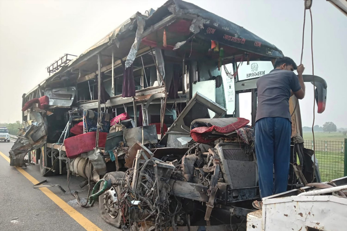 India road crash kills 18 Hindu pilgrims