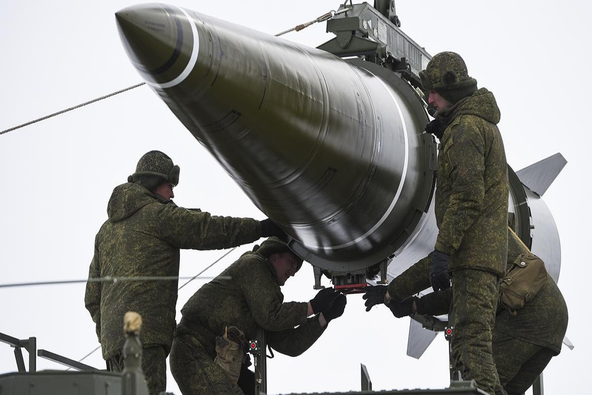 Russia strikes Chernigov with Iskander-M missile, leaving people dead and injured