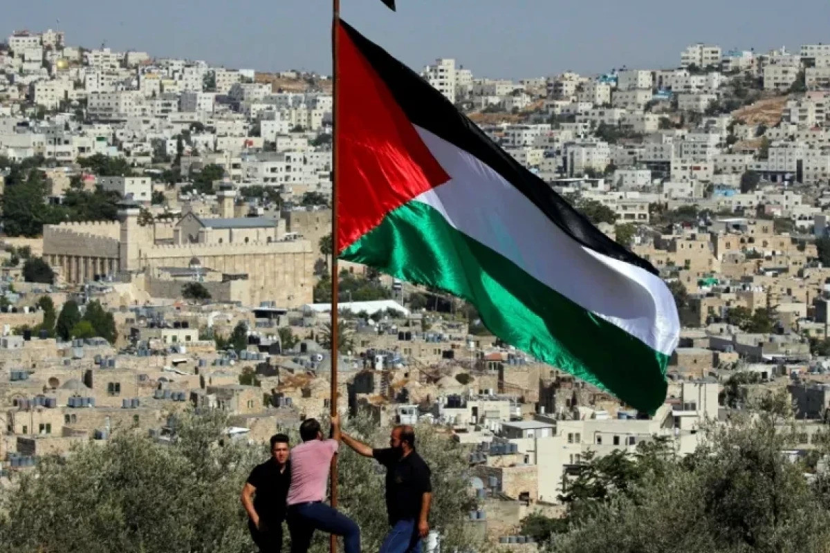 US sanctions Palestinian Authority officials, PLO members
