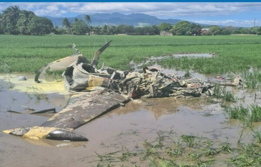 Two Philippine air force pilots killed in crash