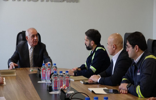 Azerbaijani PM held operational meeting in Oil Refinery