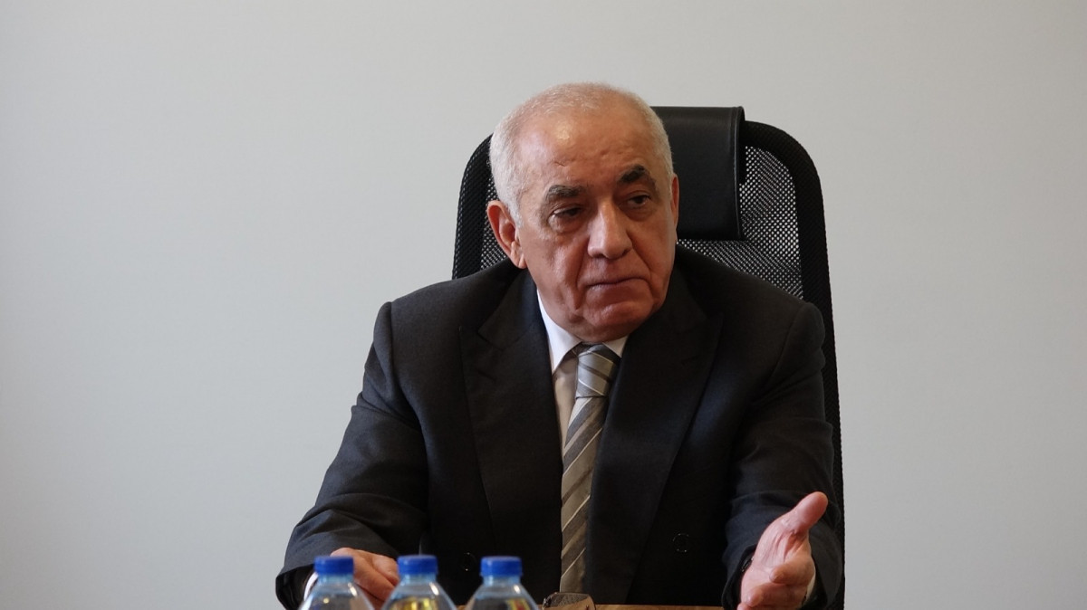 Azerbaijani PM held operational meeting in Oil Refinery