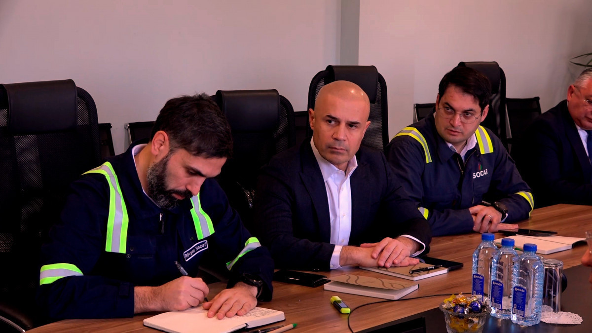 Azerbaijani PM held operational meeting in Oil Refinery