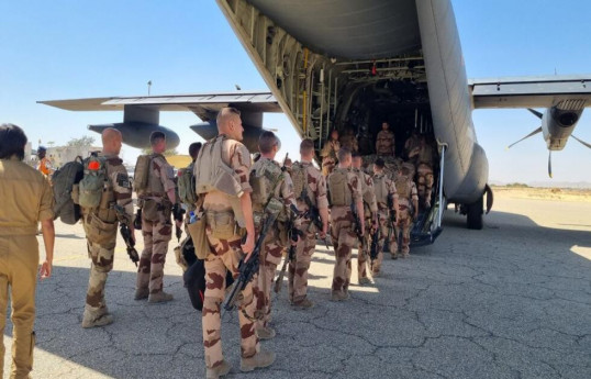 France hands over two military sites to Senegal