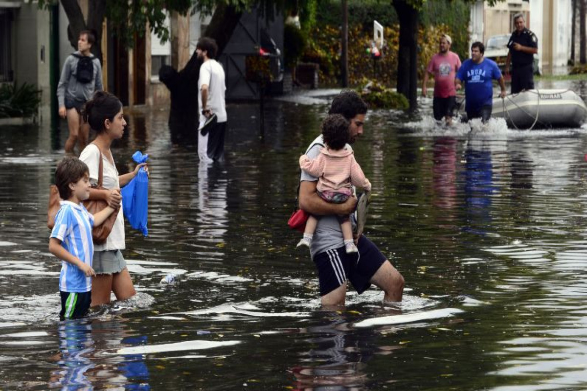 Argentina Floods Leave 10 Dead, Force Hundreds to Evacuate -UPDATED 
