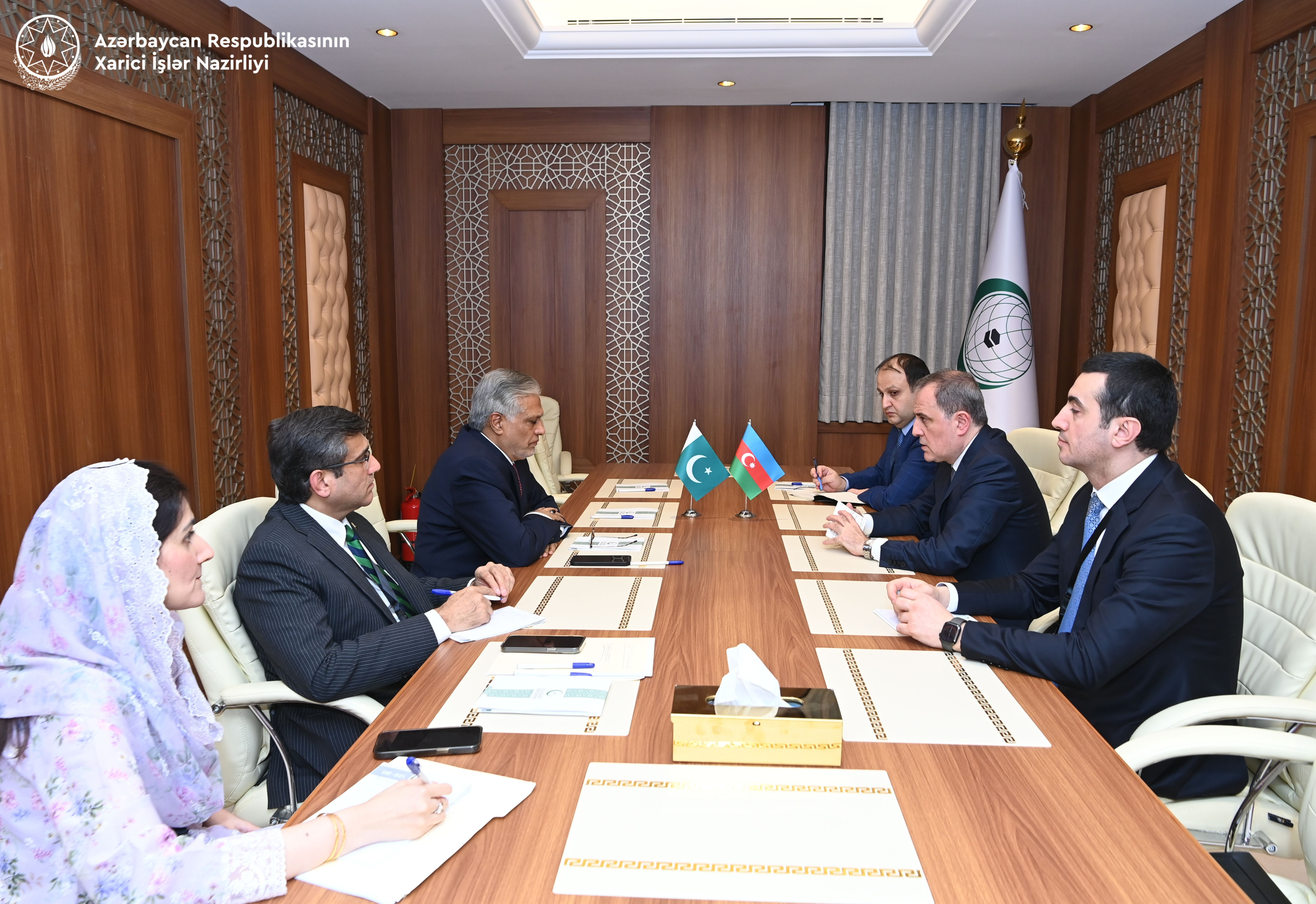 Azerbaijan’s Top diplomat meets with Deputy PM and Foreign Minister of Islamic Republic of Pakistan