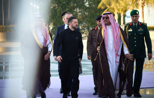 Zelenskyy in Saudi Arabia as US voices hope for Ukraine peace talks