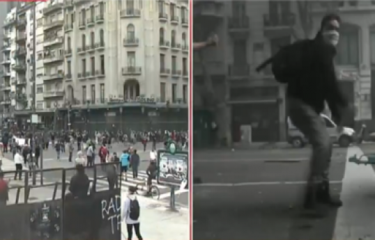 Protesters set fire to police cruiser in Buenos Aires