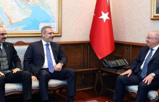 Turkish FM, Minister of National Defense, Director of MIT visit Syria