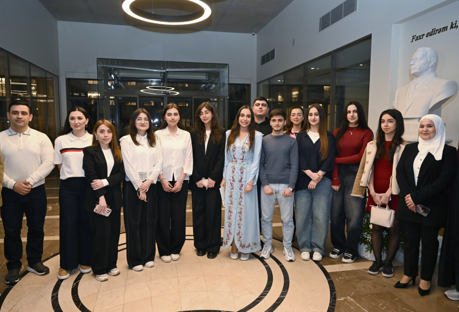 Leyla Aliyeva and Arzu Aliyeva meet with students receiving distance Chinese language education at UNEC