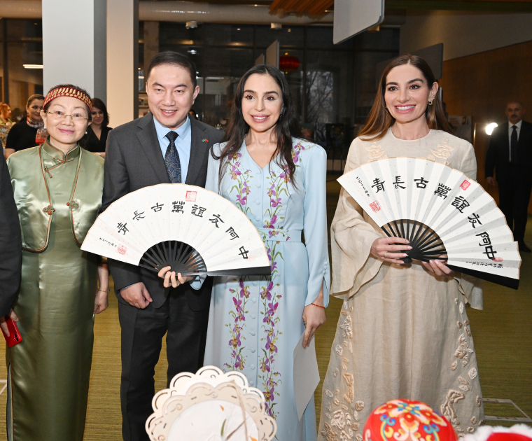 Leyla Aliyeva and Arzu Aliyeva meet with students receiving distance Chinese language education at UNEC