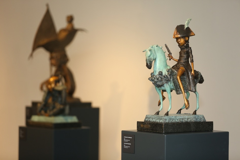 “The Mystery of the Rose” Exhibition by Sculptor Andrey Ostashov Opens at Heydar Aliyev Center