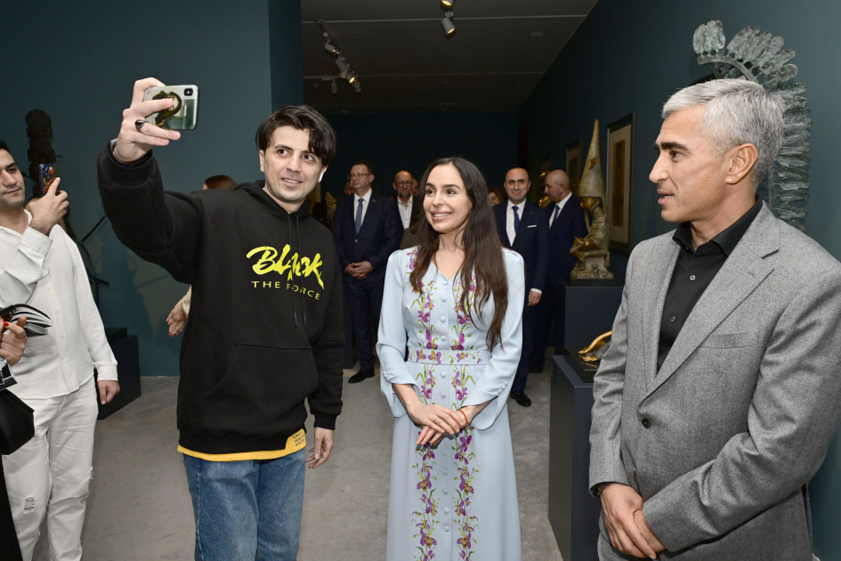 “The Mystery of the Rose” Exhibition by Sculptor Andrey Ostashov Opens at Heydar Aliyev Center