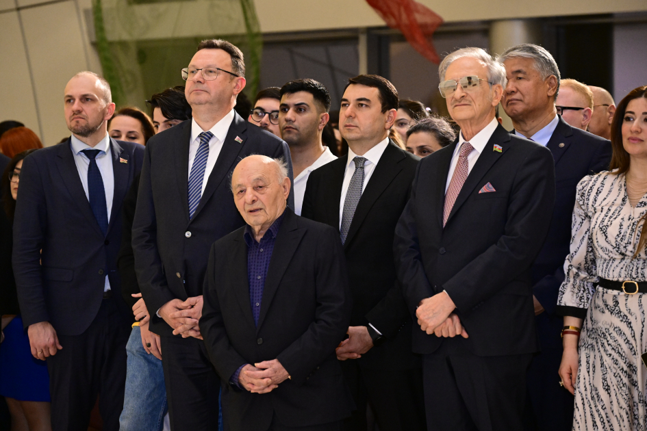 “The Mystery of the Rose” Exhibition by Sculptor Andrey Ostashov Opens at Heydar Aliyev Center
