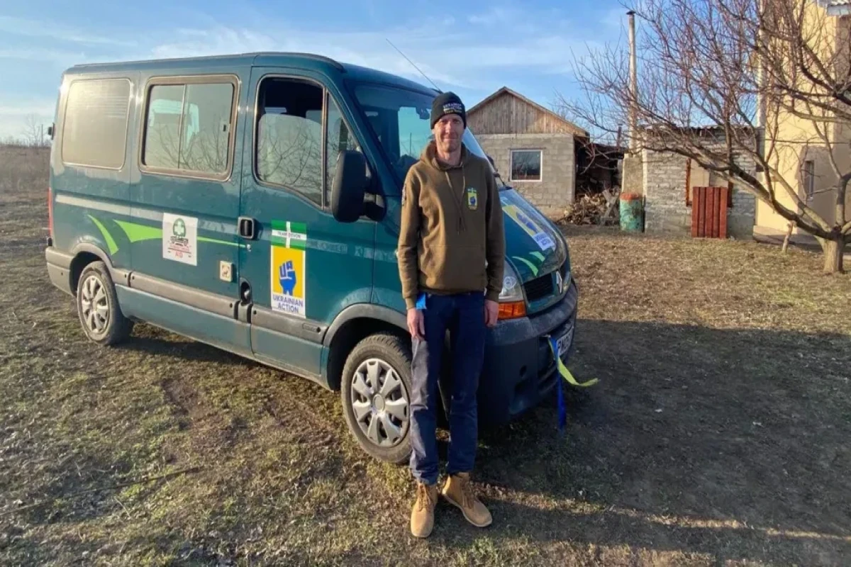Volunteers donate evacuation truck to Ukraine-PHOTO 