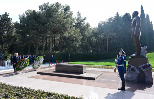 Speaker of Russia’s Federation Council pays tribute to National Leader Heydar Aliyev