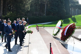Speaker of Russia’s Federation Council pays tribute to National Leader Heydar Aliyev