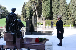 Speaker of Russia’s Federation Council pays tribute to National Leader Heydar Aliyev
