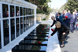 Speaker of Russia’s Federation Council visits Alley of Martyrs in Baku -PHOTO 