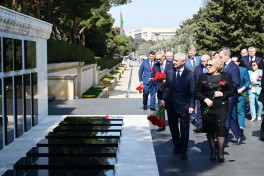 Speaker of Russia’s Federation Council visits Alley of Martyrs in Baku -PHOTO 