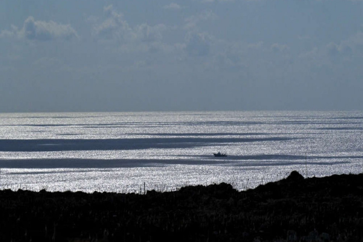 Six migrants die, 40 missing in shipwreck off Italy