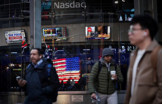 U.S. stocks fall as Fed meeting underway