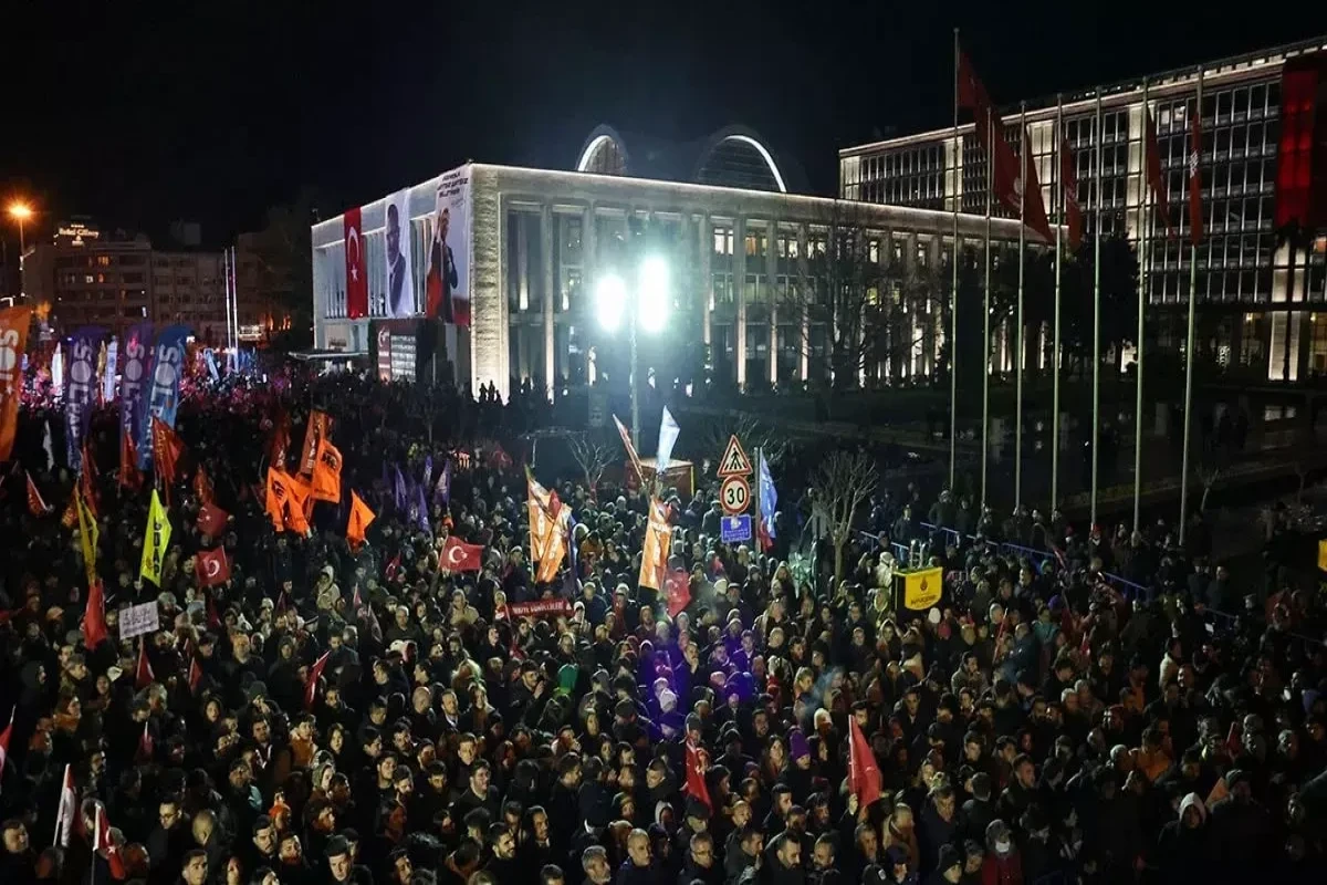 Six police officers were injured during the protests in Saraçhane, Istanbul