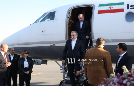 Iran's Foreign Minister visits Armenia