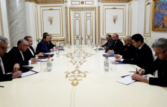 PM Nikol Pashinyan receives Iran's FM Abbas Araqchi