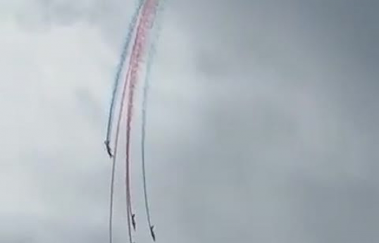 Two French Air Force jets crash mid-air while rehearsing stunt routine-VIDEO 