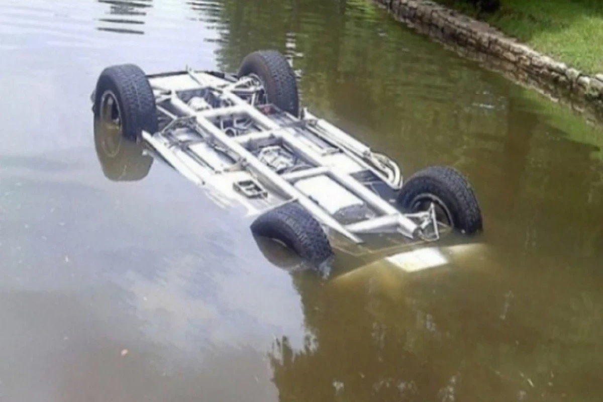 Car falls into river in Kutaisi, 3 people killed