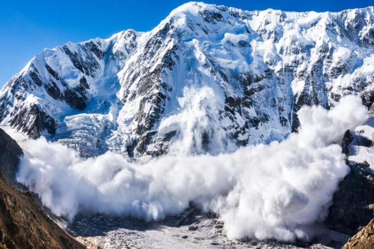 Avalanche kills 4 tourists  in Russia