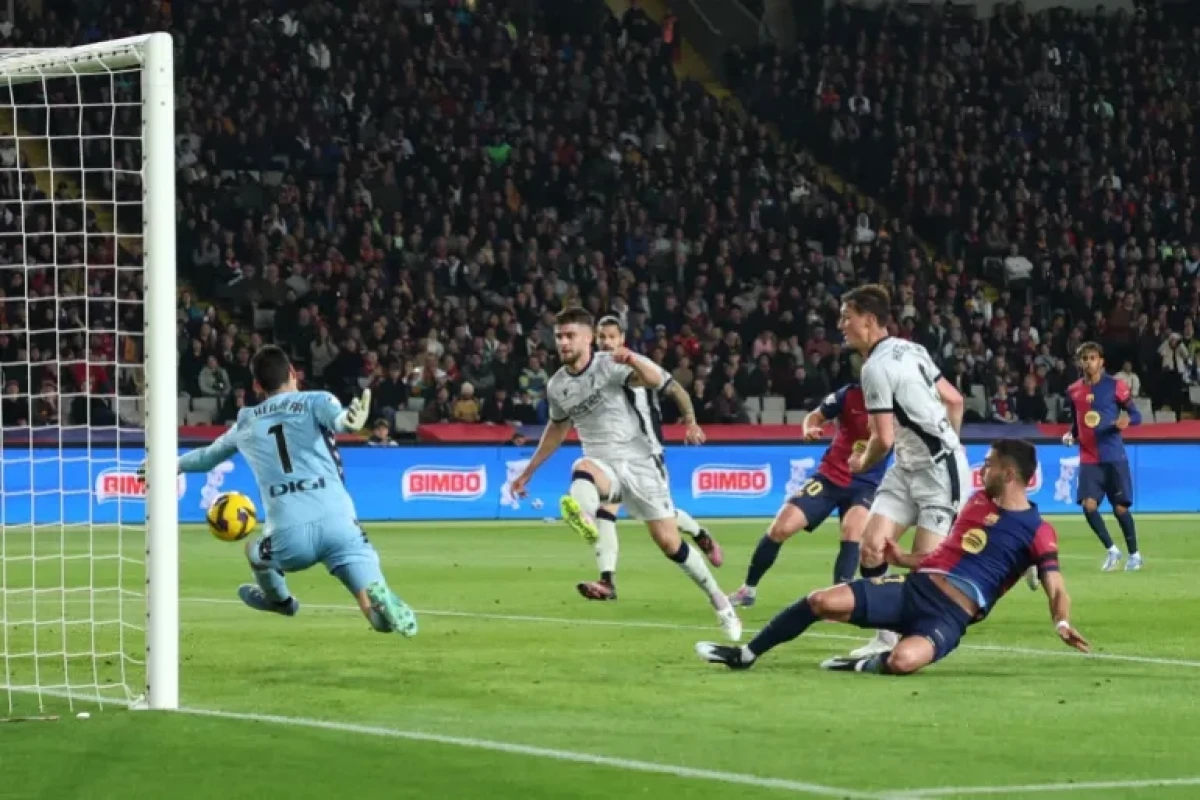 Barcelona moves three clear in La Liga after routine Osasuna win