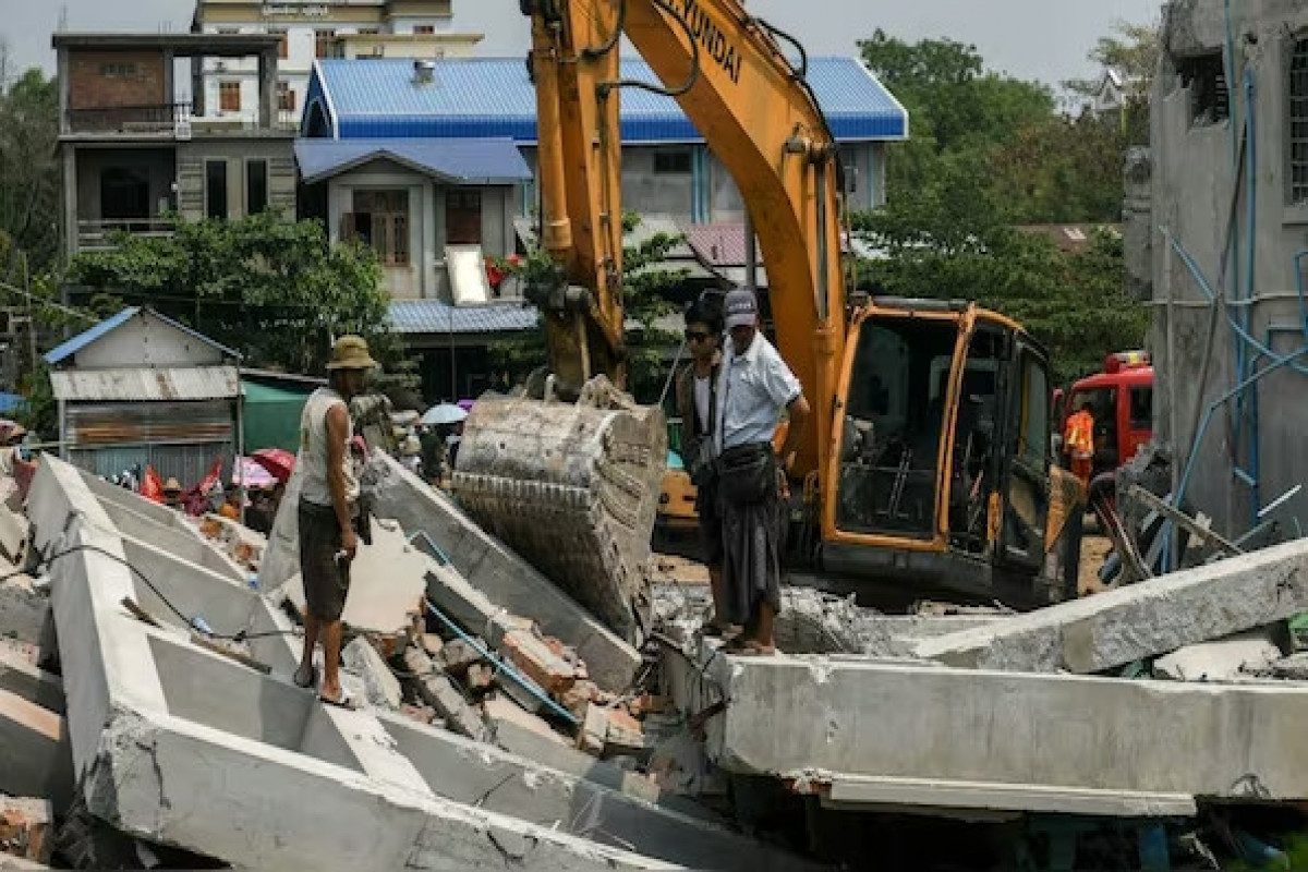 Nearly 90 people trapped in rubble of earthquake-hit apartment building