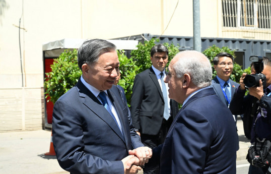Communist Party General Secretary invites Azerbaijani Prime Minister for a visit to Vietnam
