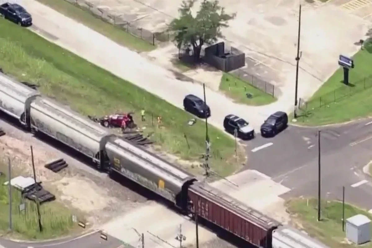 2 killed in U.S. Ohio train accident
