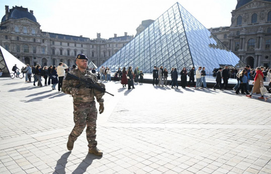 Paris prosecutor speaks about Louvre theft: "It's the work of petty criminals"