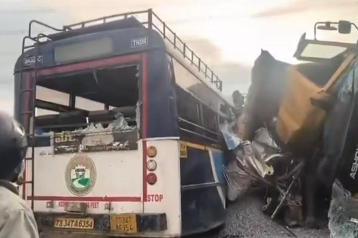 19 killed in bus-truck collision in India