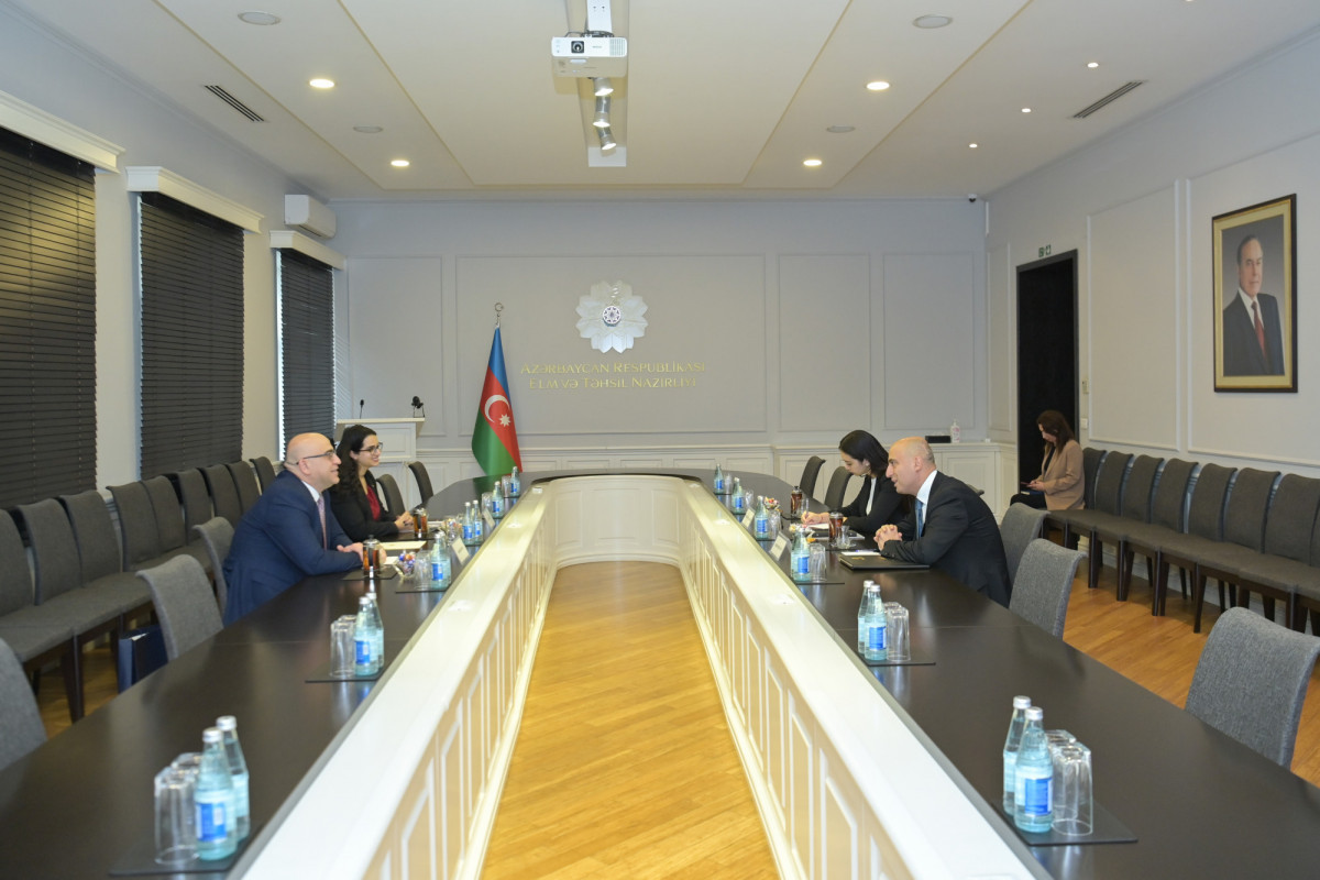 Azerbaijani minister meets with Palestinian ambassador to discuss cooperation in science and education