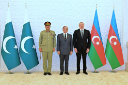 Pakistani PM congratulates leadership and people of Azerbaijan on Victory Day