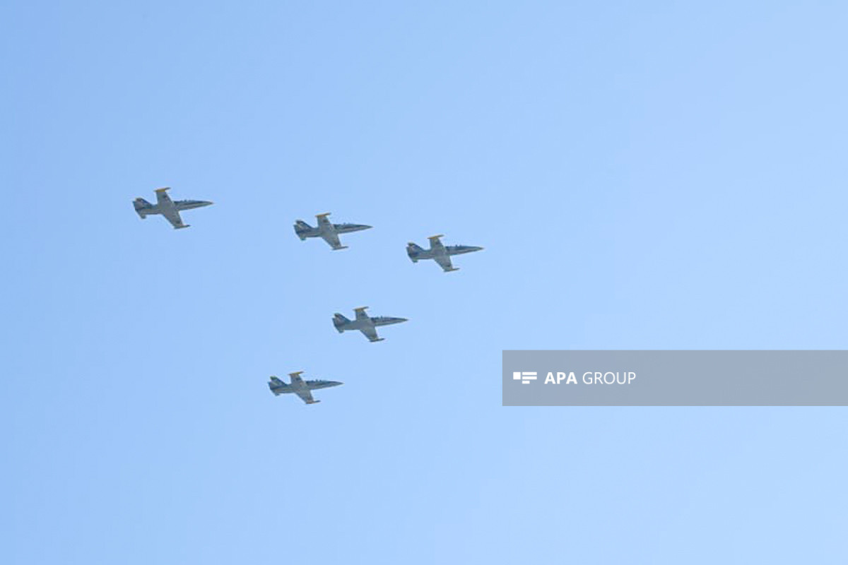 Newly inducted "JF-17" multirole fighter jets conduct flight over Baku-PHOTO 