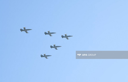 Newly inducted "JF-17" multirole fighter jets conduct flight over Baku-PHOTO 
