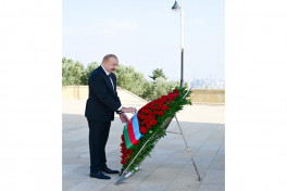 President Ilham Aliyev and Mehriban Aliyeva visited Alley of Martyrs-PHOTO 
