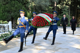 President Ilham Aliyev and First Lady Mehriban Aliyeva visited tomb of National Leader Heydar Aliyev-PHOTO 